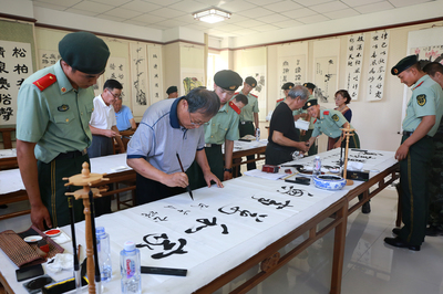 銀霞映照擁軍心，翰墨寄寓魚水情——寧夏老干部活動中心送書法進軍營活動紀實